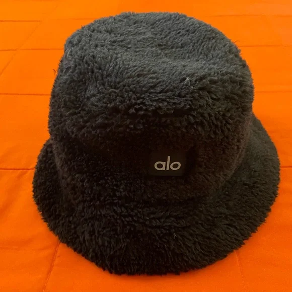 ALO Yoga | Accessories | Alo Yoga Faux Fur Bucket Hat Black  display picture 3
